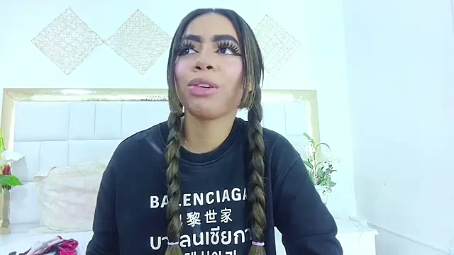 Snapshot of Tyra_Kane chatting on December 2024 10:49:02 AM Tyra Kane online show from December 2024 10:49:02 AM