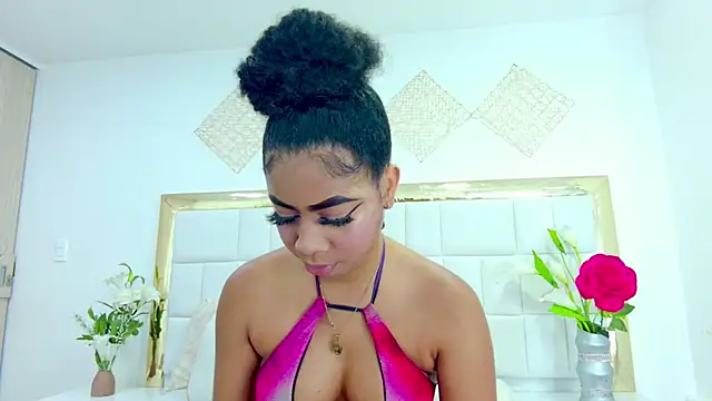 Snapshot of Tyra_Kane chatting on February 2025 07:27:01 AM Tyra Kane online show from February 2025 07:27:01 AM