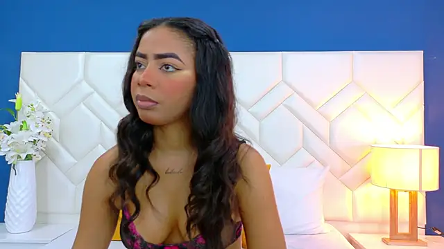 Snapshot of Tyra_Kane chatting on September 2025 04:01:01 AM Tyra Kane online show from September 2025 04:01:01 AM