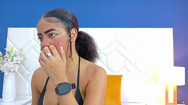 Snapshot of Tyra_Kane chatting on October 2025 04:20:02 AM Tyra Kane online show from October 2025 04:20:02 AM