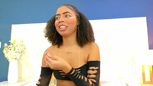 Snapshot of Tyra_Kane chatting on October 2025 03:59:01 AM Tyra Kane online show from October 2025 03:59:01 AM