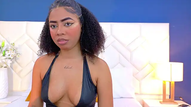 Snapshot of Tyra_Kane chatting on October 2025 04:22:02 AM Tyra Kane online show from October 2025 04:22:02 AM