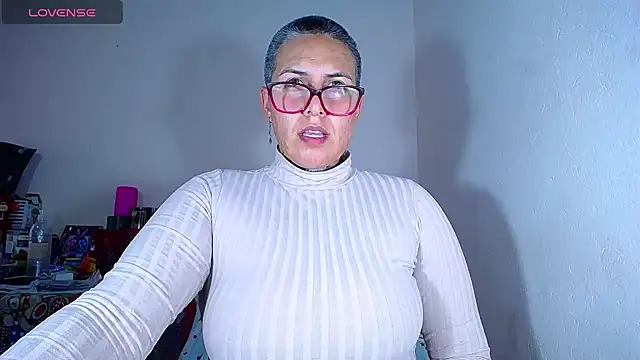 Snapshot of Yessi_rousse chatting on December 2024 10:21:02 PM Yessi rousse online show from December 2024 10:21:02 PM