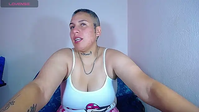 Snapshot of Yessi_rousse chatting on January 2025 05:06:01 PM Yessi rousse online show from January 2025 05:06:01 PM