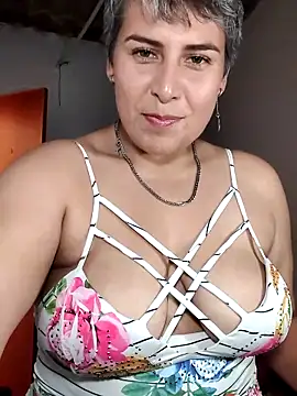 Snapshot of Yessi_rousse chatting on June 2026 04:40:01 PM Yessi rousse online show from June 2026 04:40:01 PM
