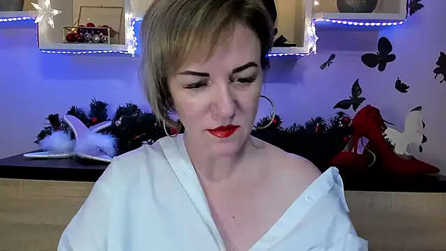 Snapshot of feliziaDesire chatting on December 2024 02:05:02 PM feliziaDesire online show from December 2024 02:05:02 PM