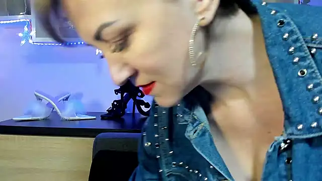 Snapshot of feliziaDesire chatting on January 2025 02:05:01 PM feliziaDesire online show from January 2025 02:05:01 PM