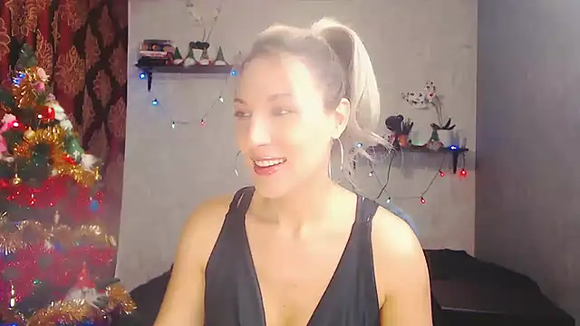 Snapshot of MillaXQueen chatting on December 2024 04:23:02 AM MillaXQueen online show from December 2024 04:23:02 AM