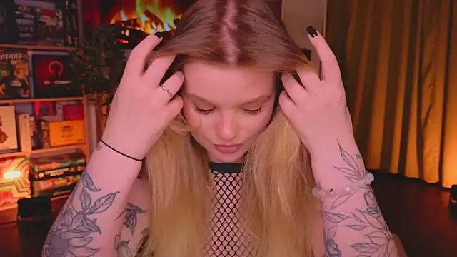 Snapshot of Hottie_Jane chatting on September 2025 07:30:02 PM Hottie Jane online show from September 2025 07:30:02 PM