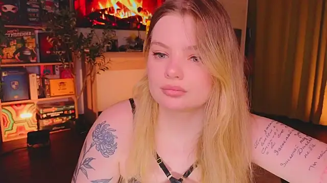 Snapshot of Hottie_Jane chatting on October 2025 08:07:01 PM Hottie Jane online show from October 2025 08:07:01 PM