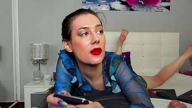 JuliaHunts online show from November 2025 05:45:02 PM