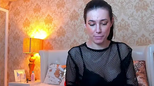 JuliaHunts online show from June 2026 10:47:01 AM