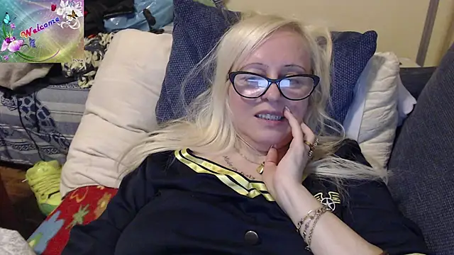 Snapshot of martachatte chatting on November 2025 09:46:02 PM martachatte online show from November 2025 09:46:02 PM