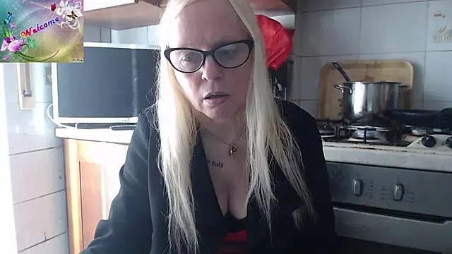 Snapshot of martachatte chatting on November 2025 09:08:02 AM martachatte online show from November 2025 09:08:02 AM