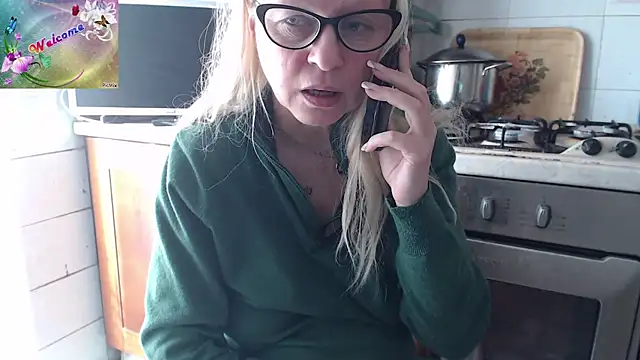 Snapshot of martachatte chatting on November 2025 09:19:02 AM martachatte online show from November 2025 09:19:02 AM