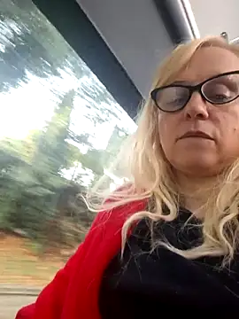 Snapshot of martachatte chatting on November 2025 10:31:01 AM martachatte online show from November 2025 10:31:01 AM