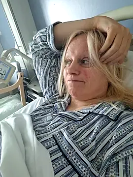 Snapshot of martachatte chatting on November 2025 11:43:02 AM martachatte online show from November 2025 11:43:02 AM