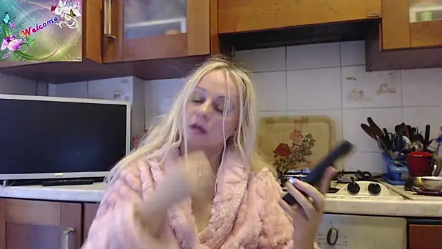 Snapshot of martachatte chatting on November 2025 06:38:02 AM martachatte online show from November 2025 06:38:02 AM