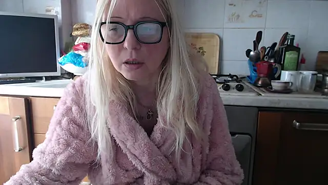 Snapshot of martachatte chatting on February 2026 10:52:02 AM martachatte online show from February 2026 10:52:02 AM