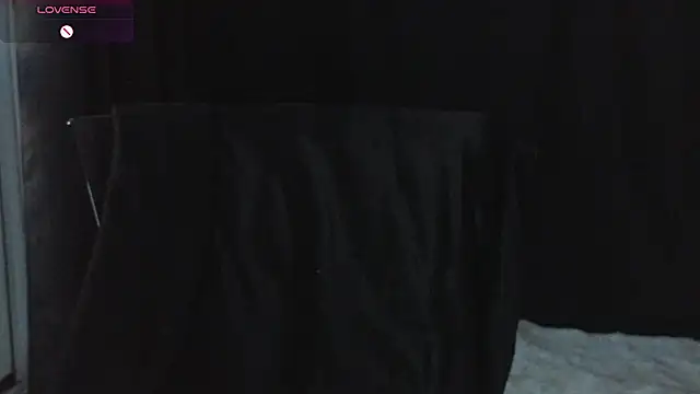 Mia G0ld online show from April 2026 07:20:01 PM