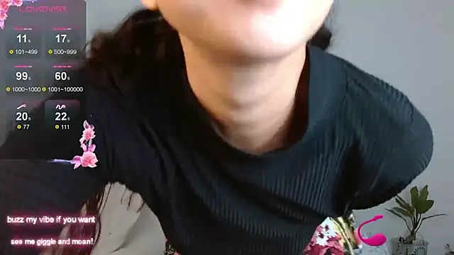 Snapshot of Nayade chatting on September 2025 11:59:02 PM Nayade online show from September 2025 11:59:02 PM