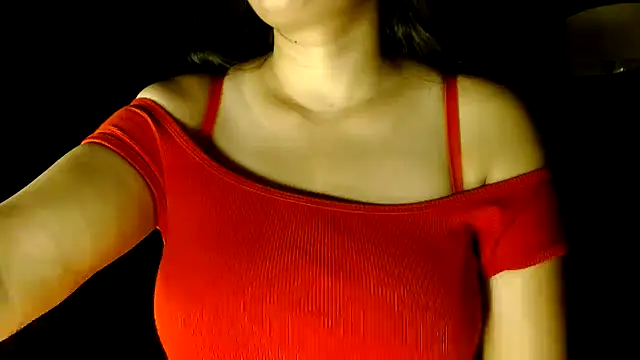 janifer001 online show from May 2026 04:44:02 PM