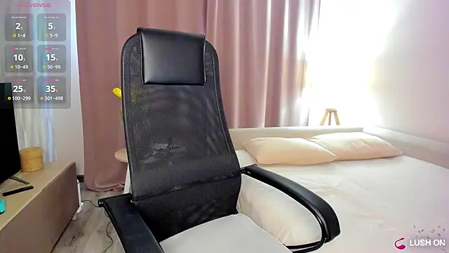 Snapshot of DannaEvan chatting on March 2026 04:06:02 AM DannaEvan online show from March 2026 04:06:02 AM