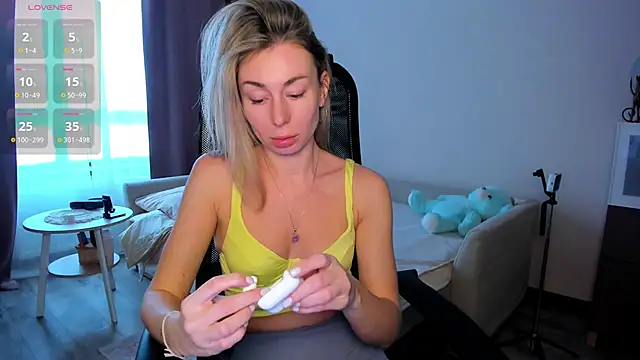 Snapshot of DannaEvan chatting on March 2026 03:21:02 AM DannaEvan online show from March 2026 03:21:02 AM