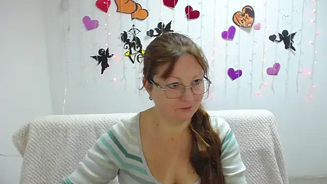 Snapshot of VanessaHotts chatting on March 2025 06:04:01 AM VanessaHotts online show from March 2025 06:04:01 AM