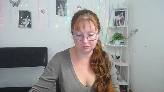 Snapshot of VanessaHotts chatting on September 2025 04:58:01 AM VanessaHotts online show from September 2025 04:58:01 AM