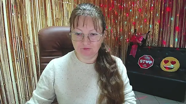 VanessaHotts online show from October 2025 05:06:01 AM