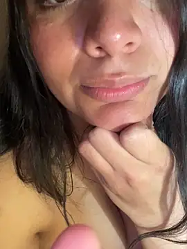 Snapshot of BustiBunny69 chatting on February 2025 09:58:02 PM BustiBunny69 online show from February 2025 09:58:02 PM