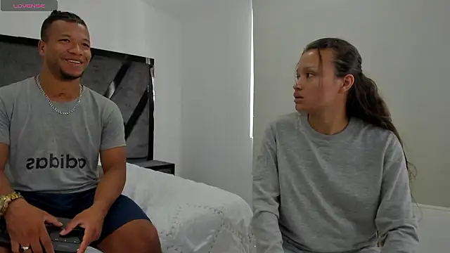 Snapshot of AnnieAndStefan chatting on December 2024 12:49:01 PM AnnieAndStefan online show from December 2024 12:49:01 PM