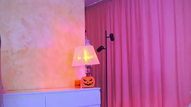 ArtTeasee online show from November 2025 09:32:02 AM