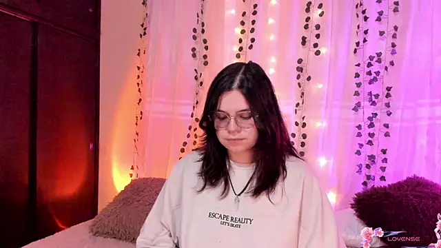 Snapshot of Mey_moon chatting on December 2024 09:57:01 PM Mey moon online show from December 2024 09:57:01 PM