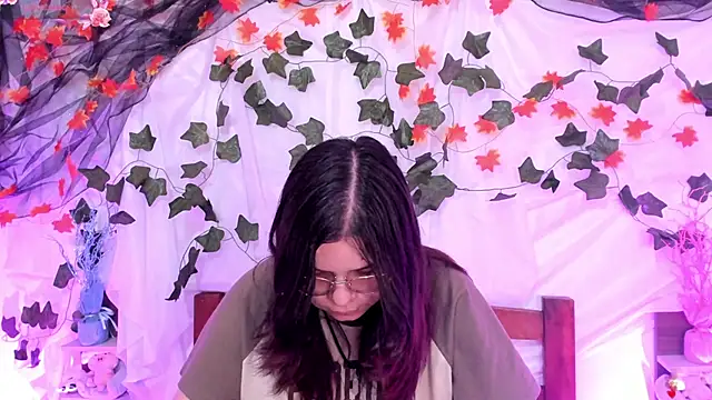 Snapshot of Mey_moon chatting on February 2025 06:02:02 PM Mey moon online show from February 2025 06:02:02 PM