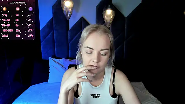 StephanieSweety online show from February 2025 01:44:02 PM