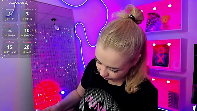 StephanieSweety online show from March 2026 05:38:01 PM