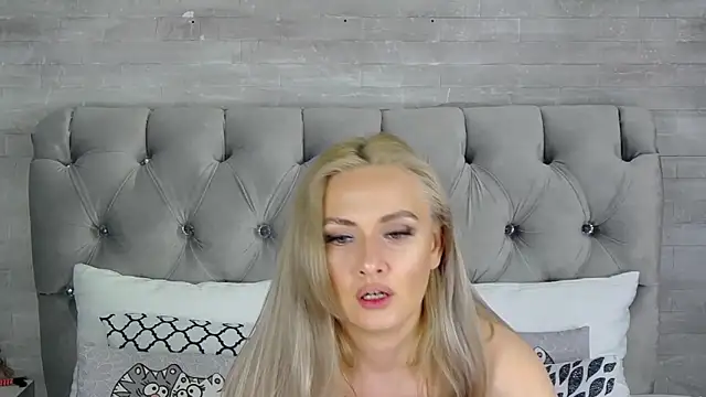 Snapshot of IsabellaDeRosa chatting on March 2025 12:23:02 PM IsabellaDeRosa online show from March 2025 12:23:02 PM