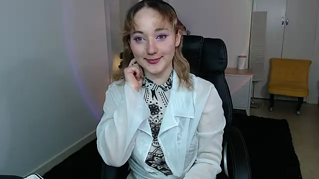 Crystal-dreamt online show from December 2025 09:25:01 AM