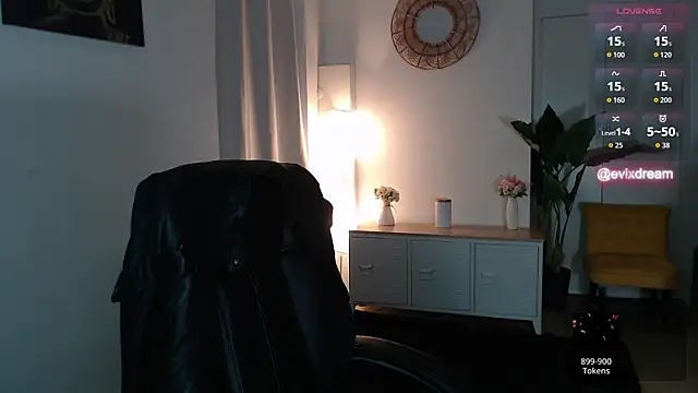 Snapshot of Crystal-dreamt chatting on May 2026 09:14:01 AM Crystal-dreamt online show from May 2026 09:14:01 AM