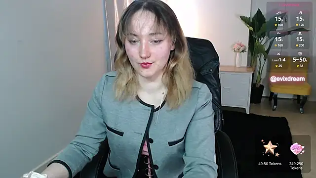 Snapshot of Crystal-dreamt chatting on May 2026 09:03:02 AM Crystal-dreamt online show from May 2026 09:03:02 AM