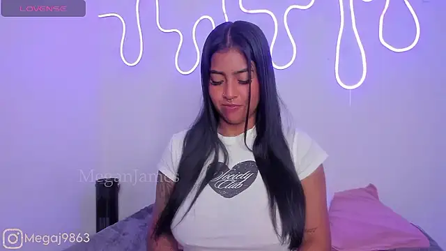 meganjames1 online show from December 2024 12:02:01 PM