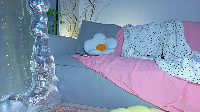lina stones online show from May 2026 03:39:02 PM