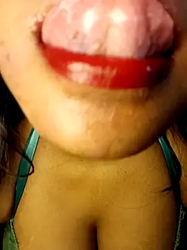 Hotlisa online show from November 2025 05:08:02 AM