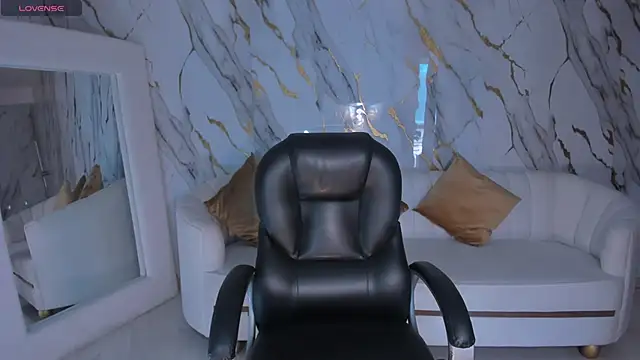 Snapshot of DannaCruz chatting on October 2025 07:21:01 PM DannaCruz online show from October 2025 07:21:01 PM