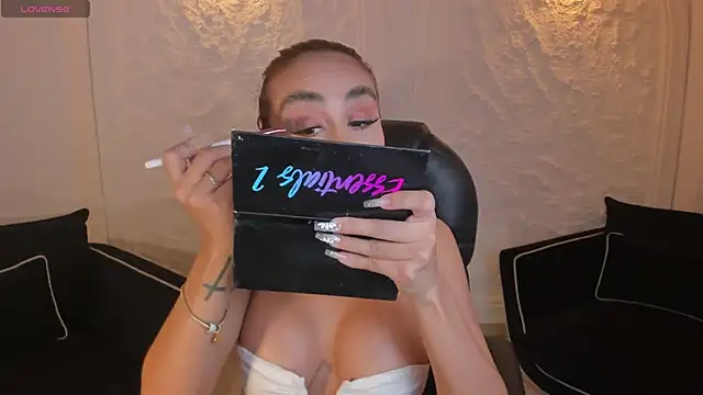 Snapshot of DannaCruz chatting on November 2025 05:46:02 PM DannaCruz online show from November 2025 05:46:02 PM