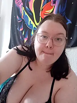 Snapshot of Sexycurvyemilyy chatting on April 2026 03:50:01 PM Sexycurvyemilyy online show from April 2026 03:50:01 PM