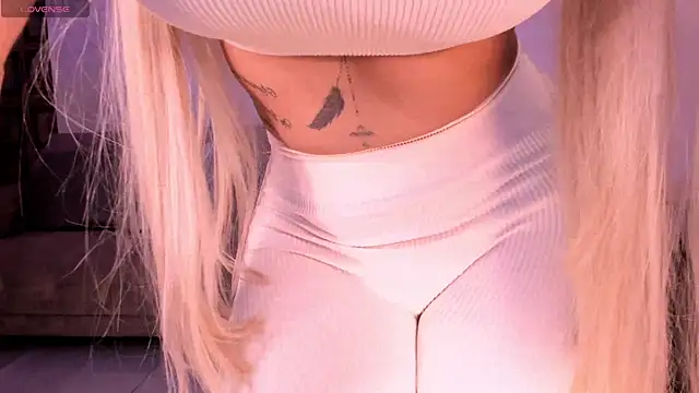 Snapshot of SophiePalmer chatting on March 2025 01:48:01 PM SophiePalmer online show from March 2025 01:48:01 PM