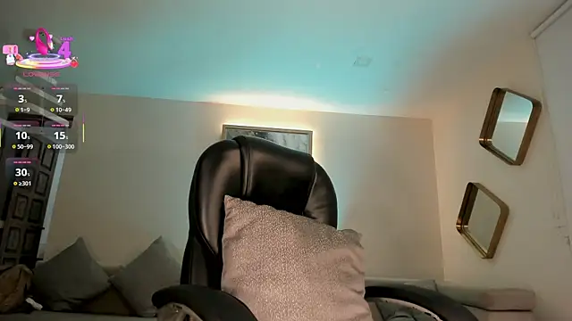 Snapshot of SophiePalmer chatting on October 2025 12:04:02 PM SophiePalmer online show from October 2025 12:04:02 PM